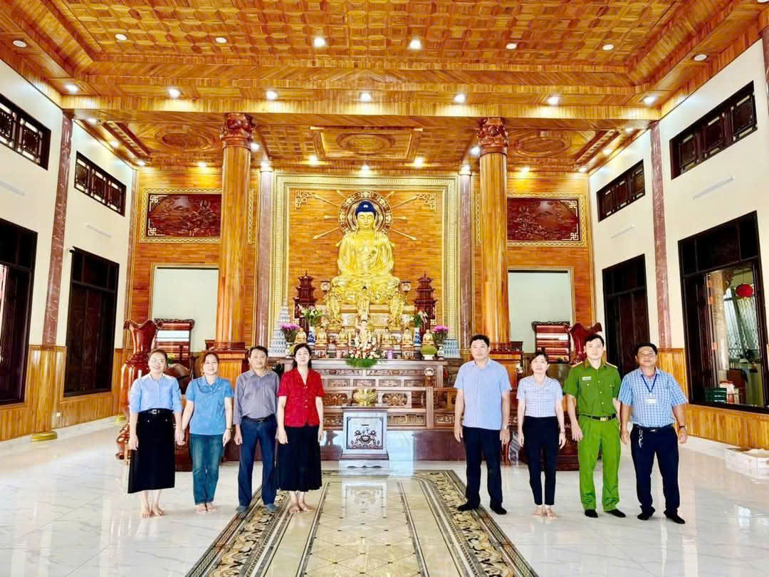 LÃNH ĐẠO HUYỆN ĐỒNG PHÚ VÀ XÃ THUẬN LỢI CHÚC MỪNG ĐẠI LỄ PHẬT ĐẢN NĂM 2025